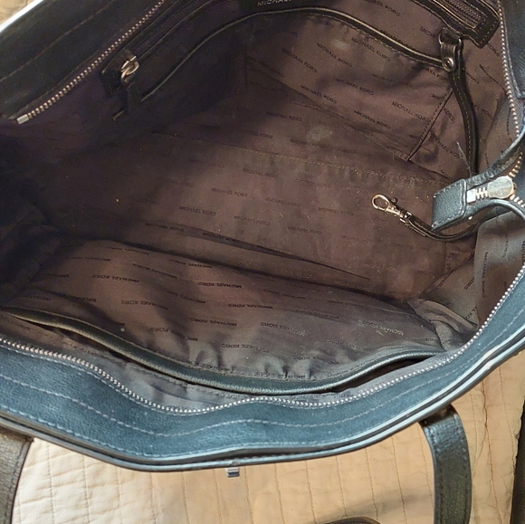 Michael Kors LG Tote - Picture 6 of 14